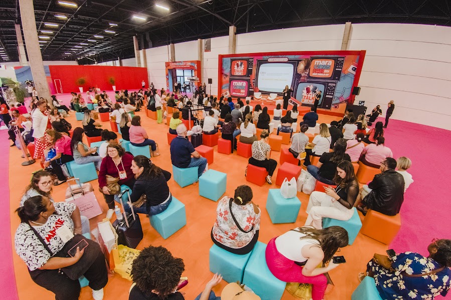 Público acompanhando apresentações na Mara Cakes Fair 2025